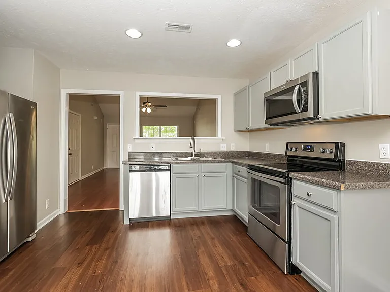 1017 Cheryl Ln — Photo 6