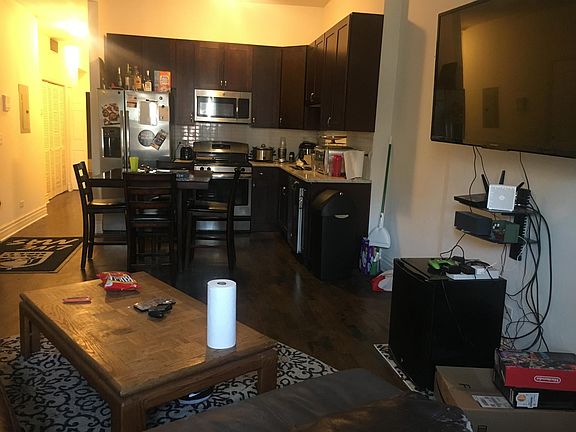 2nd image of 2049 W Division St #2