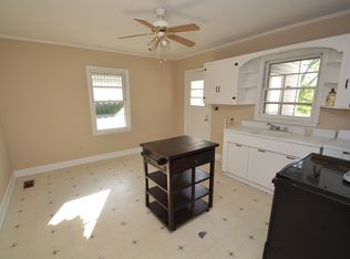 55 Sherwood Dr, Williston, SC 29853