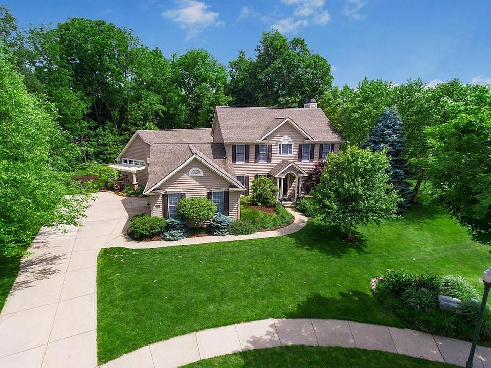1st image of 122 Cassidy Ct