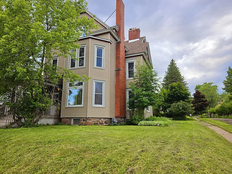 2131 E Superior St #3 — Photo 18