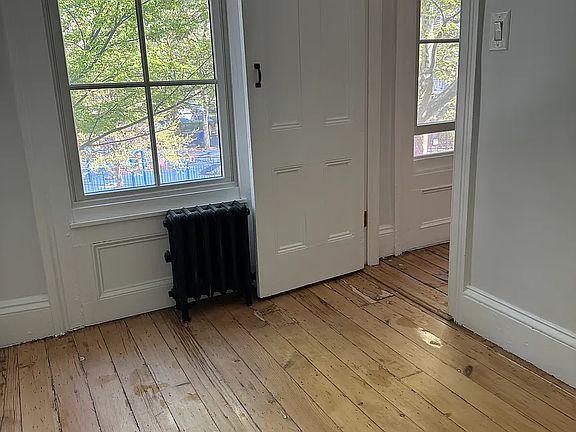 2nd image of 164 Hall St #3