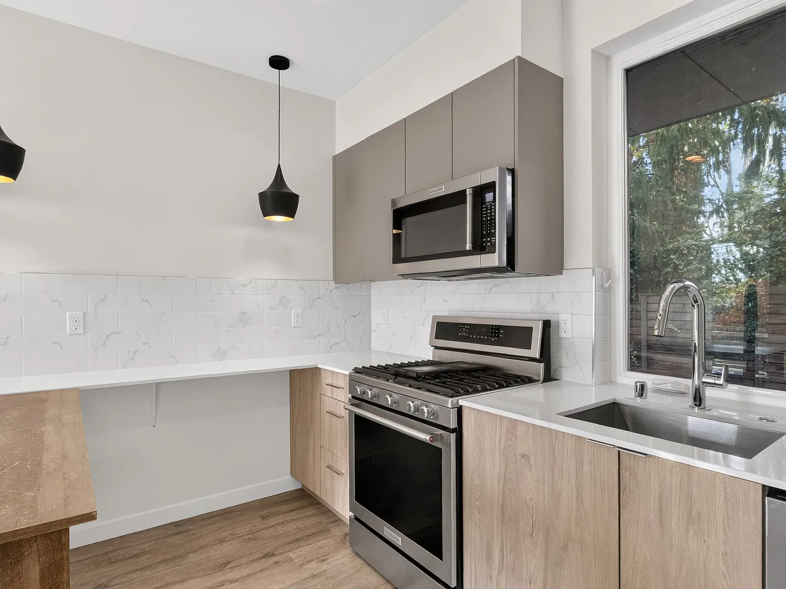 2212 S Charles St Seattle - 1 — Photo 4