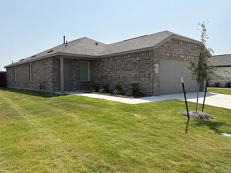 2213 Neyland Dr — Photo 11
