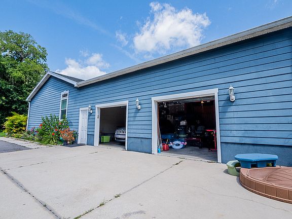 3rd image of 214 S Roscoe Blvd