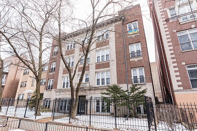 1st image of 4241 N Kenmore Ave Unit G6