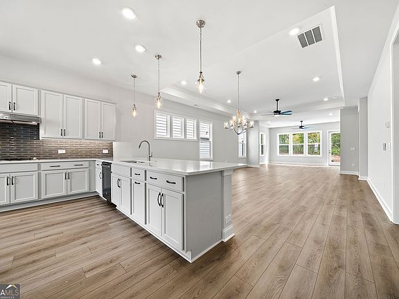 5th image of 158 Catalina Ct