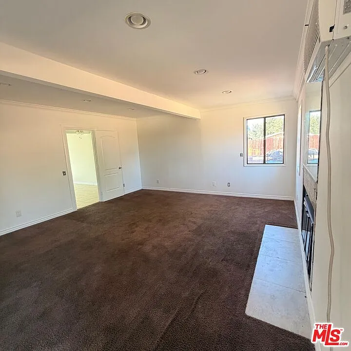 3 bed, 2.0 bath, 1328 sqft, $3,000 — Photo 3