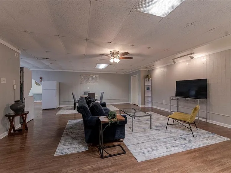 2560 Piney Wood Ln #3 — Photo 6