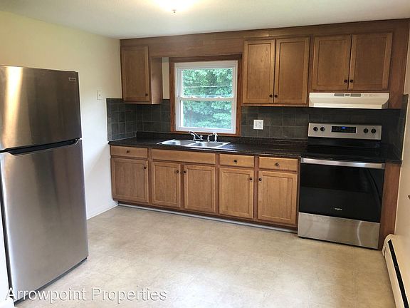 2nd image of 5 Manor Dr Unit C