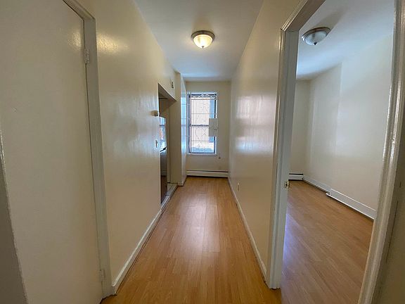 4th image of 1567 2nd Ave APT 3