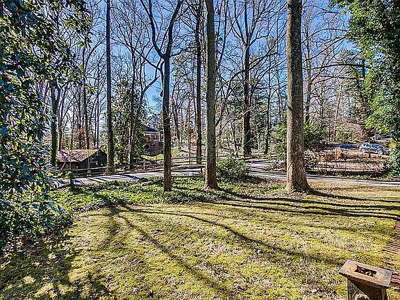 5th image of 1402 Roanoke Dr