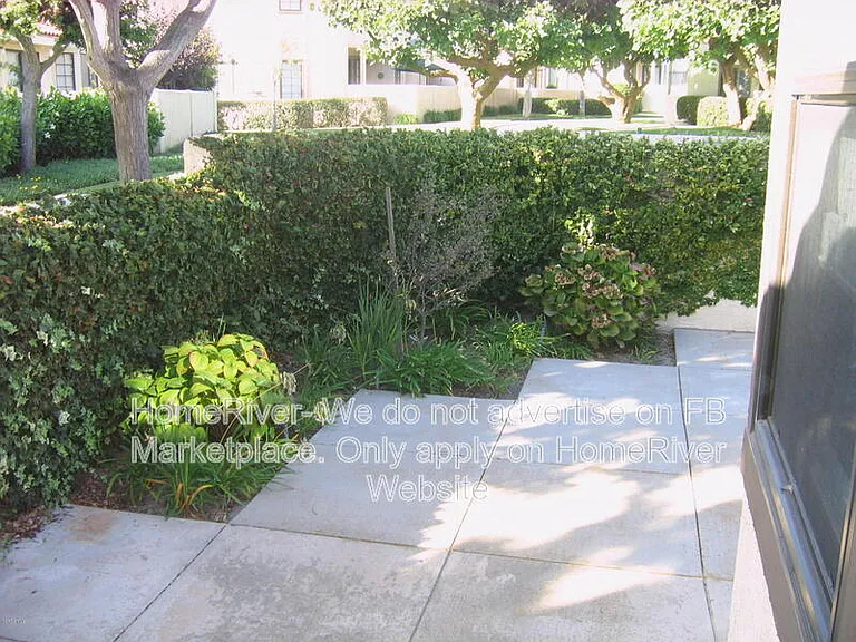 2220 Cannes Sq — Photo 23