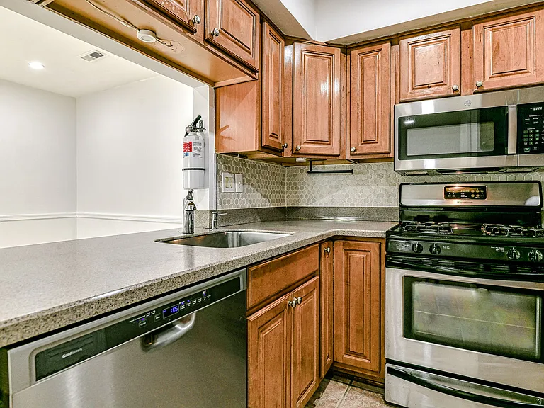 805 Harwood Ct #A — Photo 11