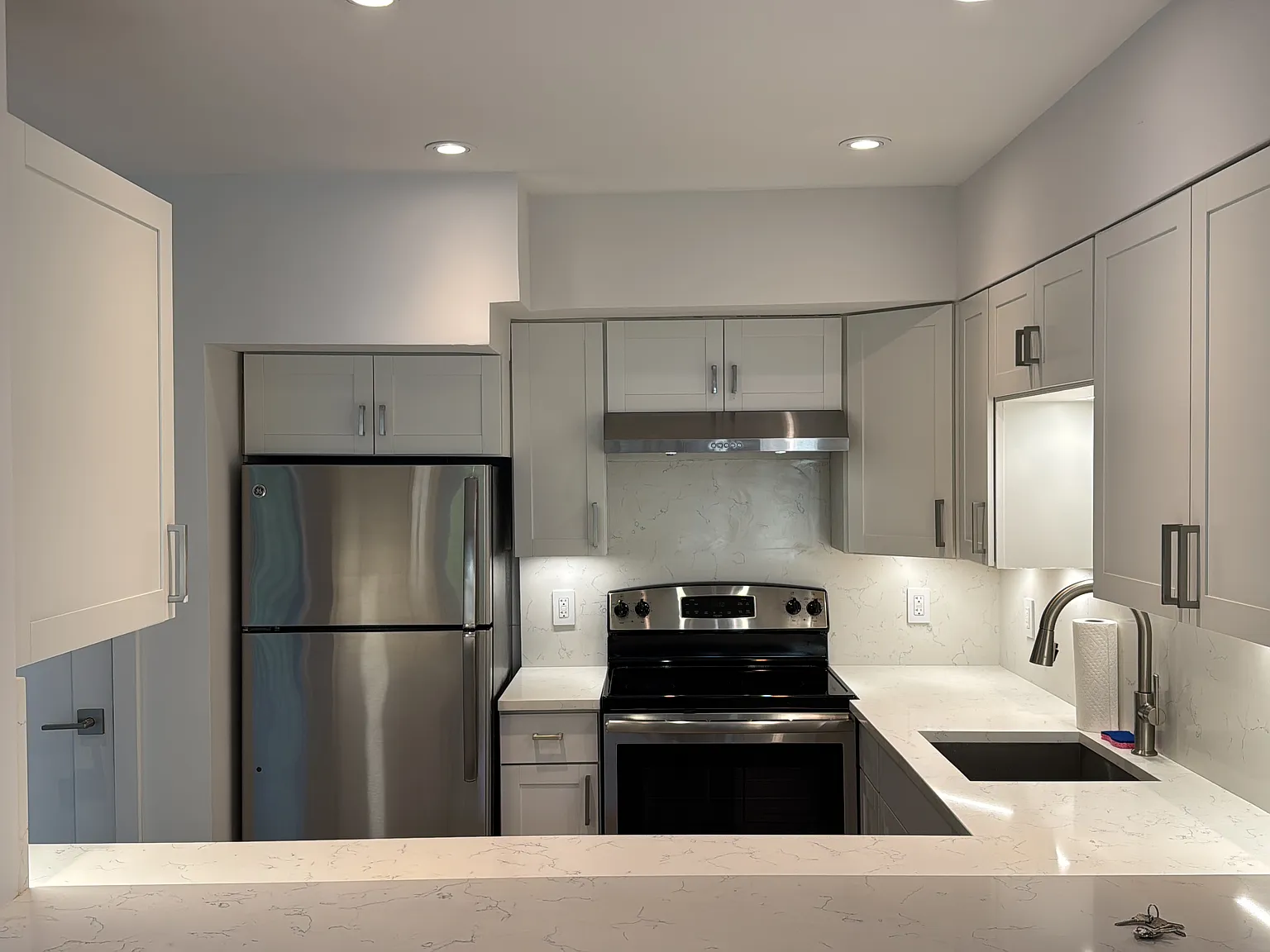 2 bed, 1.5 bath, 1400 sqft, $4,975 — Photo 2