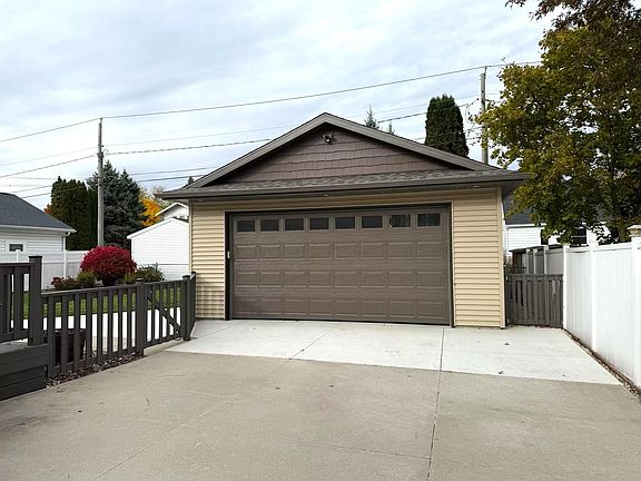 2nd image of 1325 Josephine St