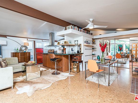 3rd image of 4985 Canoga Ave