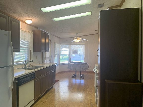 4th image of 1732 Western Redwood Ave