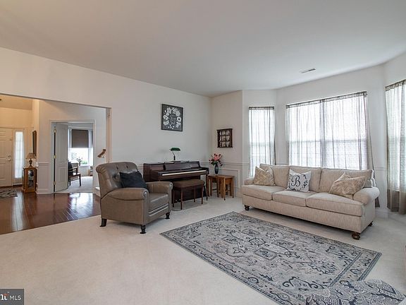 4th image of 105 Gaston Ln