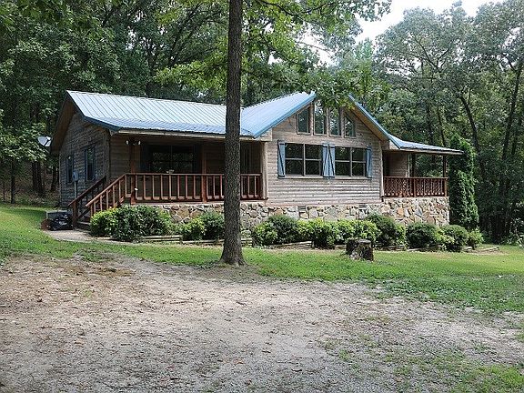 3rd image of 295 Coondog Ln