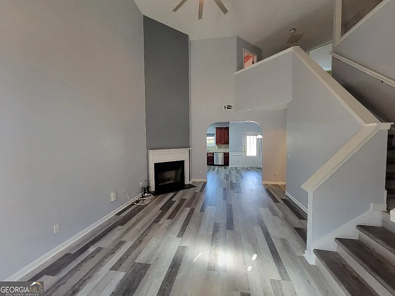 175 Stillwood Dr — Photo 4
