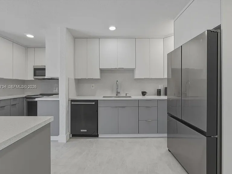 266 SW 6th St — Photo 15