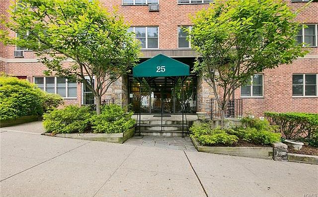 1st image of 25 Franklin Ave APT 2d