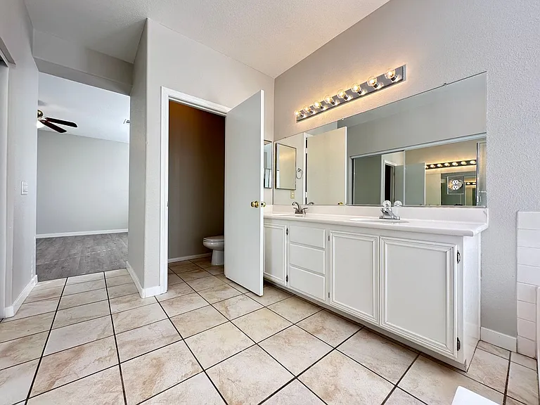 10191 Splendor Ridge Ave — Photo 23