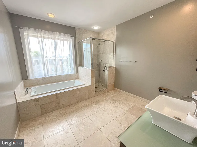 1020 S 5th St — Photo 14