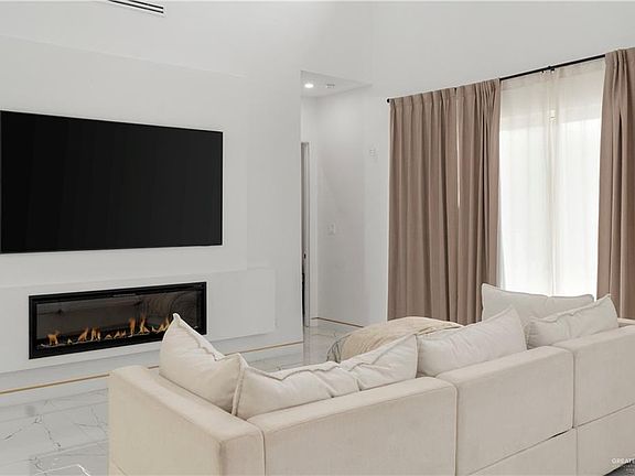 4th image of 10809 N 30th St