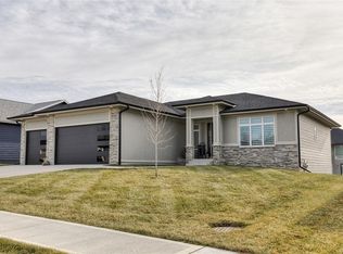 14608 Catalpa Dr, Urbandale, IA 50323