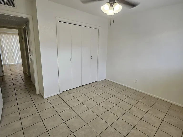 517 Palomas Dr SE #B — Photo 17