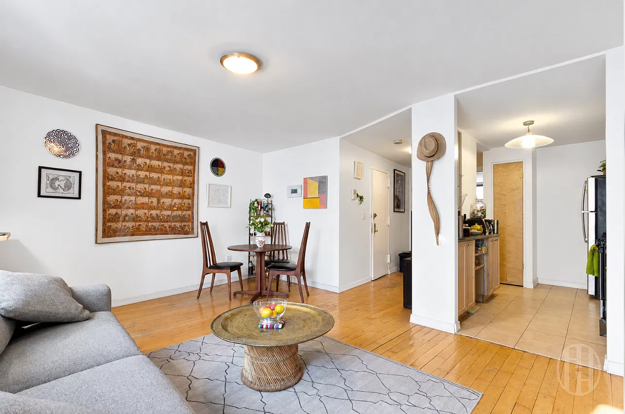 8 Bedford Street — Photo 2
