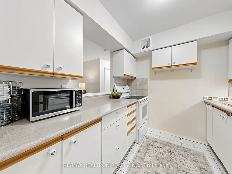 326 Major Mackenzie Dr E #307 — Photo 15