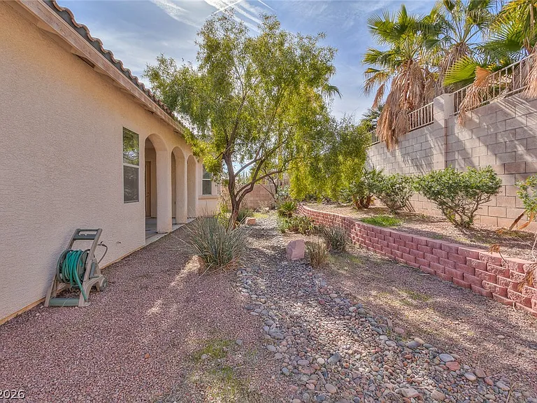 3131 Surf Spray St — Photo 48