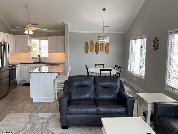 5th image of 3102 Central Ave #2