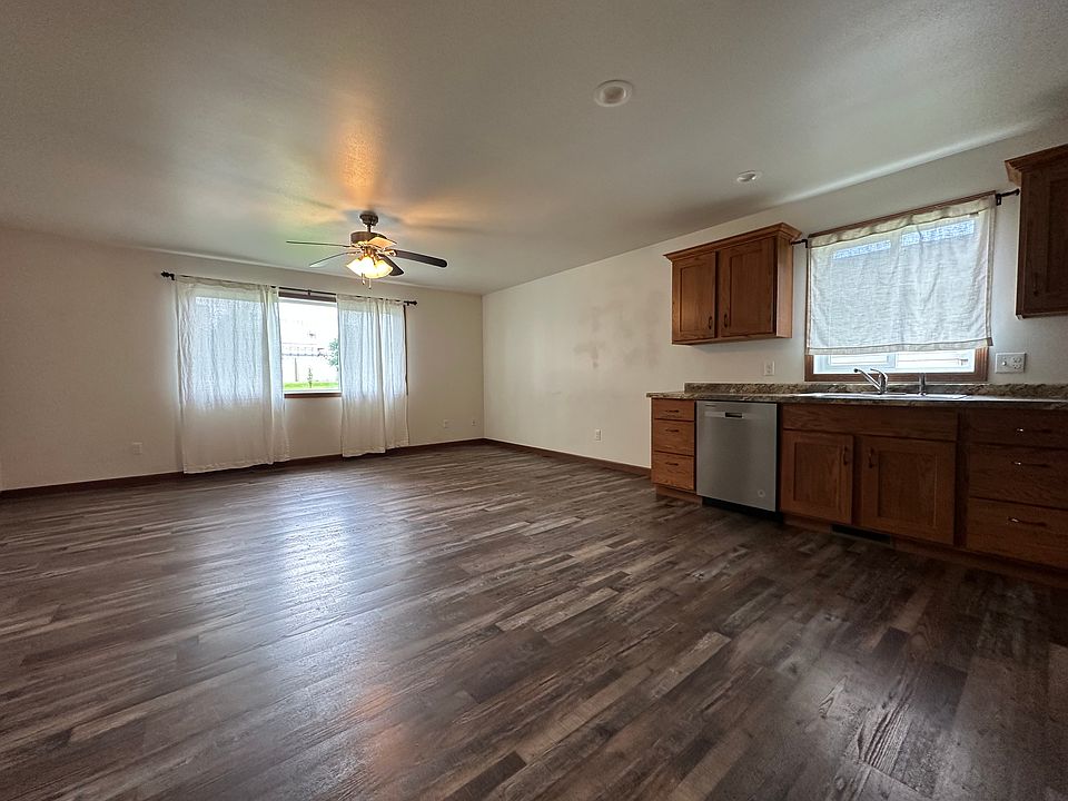 Open concept living room/kitchen