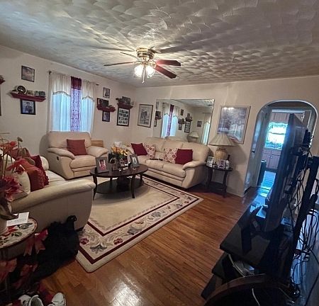 4th image of 1065 Voorhees St