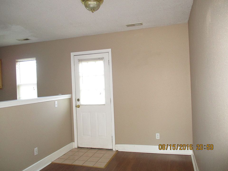 2nd image of 804 E Saddlewood St