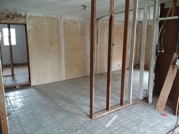 5th image of 2337 Dakota St