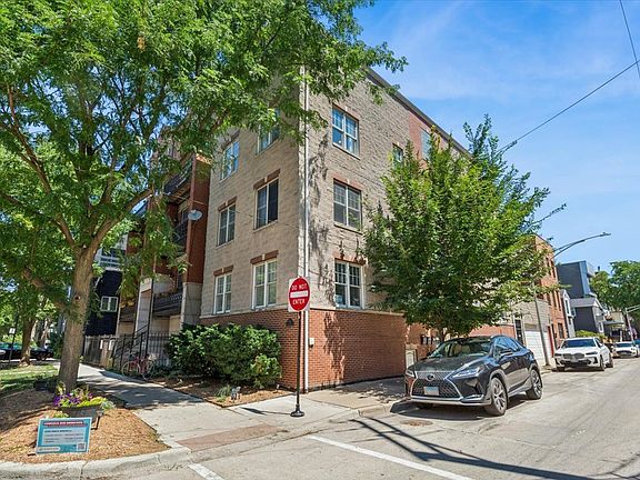2nd image of 613 N Paulina Street # 3 Duplex Up