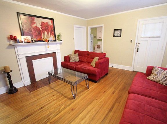 4th image of 215 Bowles Ave