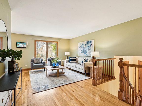5th image of 10 S Deerpath Dr