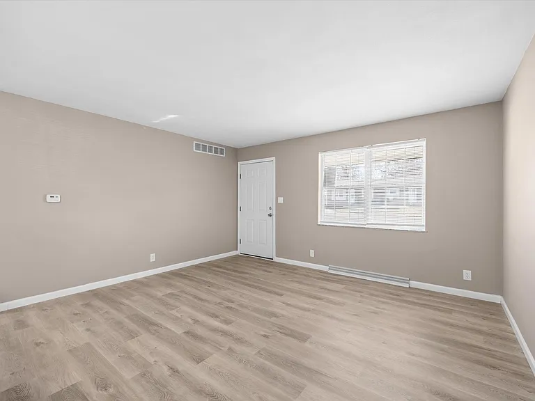 15 Manor Dr #1 — Photo 4