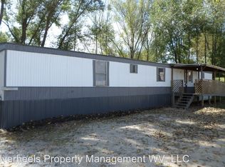 28 Easy St, Williamstown, WV 26187