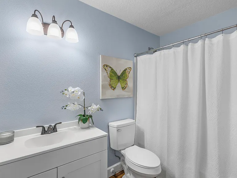 738 Baywood Ln — Photo 16