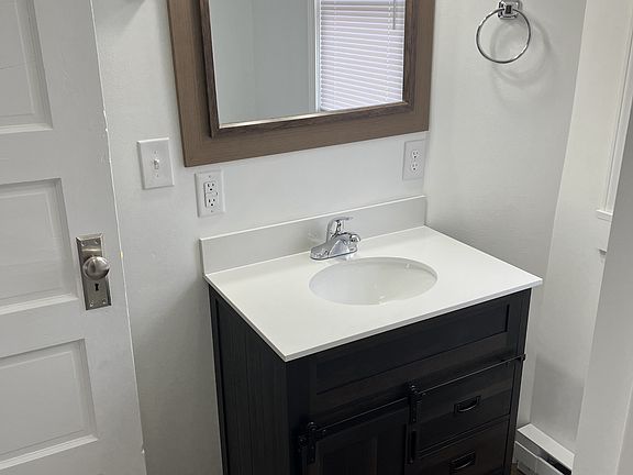 3rd image of 19 Elm St APT 4