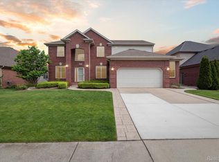 19317 Gold River Dr, Macomb, MI 48044