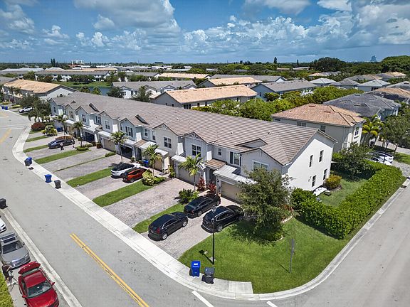 4th image of 4715 Eucalyptus Drive