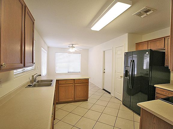 4th image of 15199 W Taylor St